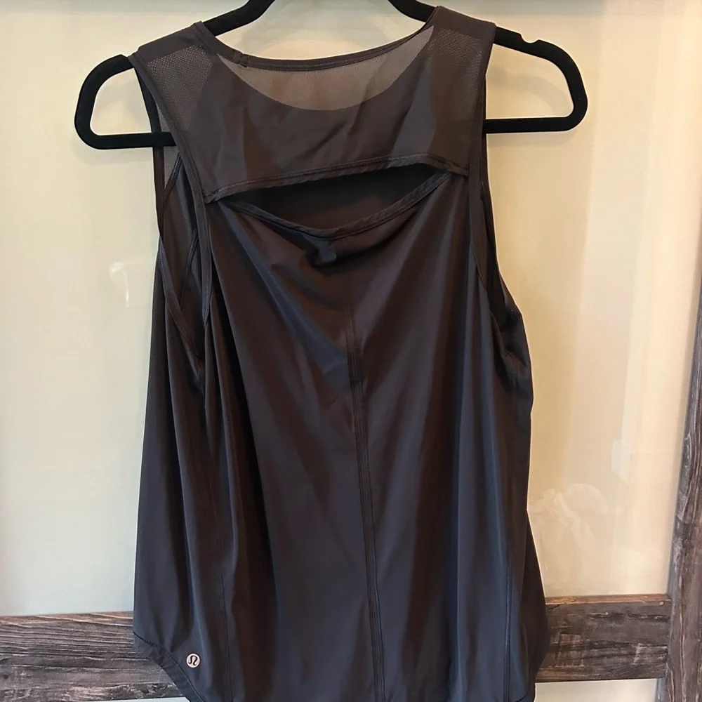 lululemon athletica Black Sculpt tank size 8 - Picture 2 of 2